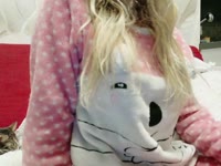 Я молодая вебкам актриса воплощает в реальность любые твои фантазии. За твои деньги смогу создать образ твоей любимой порноактрисы. Я студентка домохозяйка сделаю твою жизнь счастливее