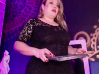 Soy una latina colombiana que disfruta irradiando confianza, estilo y una energía sensual natural. Mi personalidad combina lo maduro con lo travieso, creando una mezcla irresistible para quienes aprecian el encanto auténtico y una presencia fuerte pero muy femenina. Mi figura curvilínea, acompañada de un toque glamoroso y elegante, refleja mi amor por el detalle, la belleza y el arte de seducir sin esfuerzo. Me encanta conectar a través de miradas, conversaciones y vibraciones... porque la sensualidad no solo se ve, también se siente. Si buscas una mujer cálida, apasionada, coqueta y con carácter... bienvenida a mi mundo.