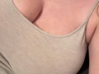 Salut, je suis nouvelle ici. J’adore discuter et faire plaisir à mes visiteurs.J’aime créer une ambiance douce, sensuelle, coquine selon ton envie.