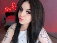 My green eyes have already captured more than a few hearts—are you ready to look into them and never leave?
I’m saving up for my very first car and dreaming of the moment I finally get my driver’s license. One day, I’ll be in Tokyo visiting the Harry Potter museum. Who knows, maybe you’ll be the one walking those streets with me.
Sometimes you can find me at the gym, but more often I’m in my cozy space, binge-watching series or enjoying the perfect lazy day when I don’t have to go anywhere. My mornings start with water or raspberry tea… and my evenings? Maybe with the two of us, daring each other to see who gives in first.
I’m kind, caring, sometimes emotional—but always real. I believe in kindness, and I start with myself. And maybe I can read your thoughts right now.
So tell me… if you were in my place, what would you do? Maybe tonight we start our story.