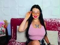 Dangerous, seductive, and devilishly attractive. Skin aesthetics, tattoos, and nocturnal secrets. I know how to make your heart beat faster with just one look.