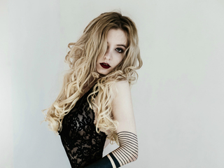 naked camgirl picture AngelikaMoebius