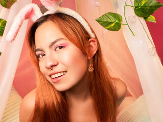 beautiful cam girl EmmaMonnet