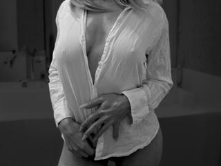masturbating camgirl MilaSteven
