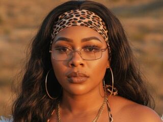 live bdsm cam KarolaingGomes