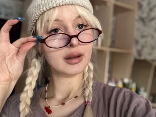 topless camgirl AdeleeSilvee