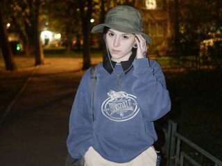 fingering webcamgirl AdelineLaurent