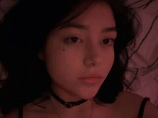 hot webcam slut AlisaGlow