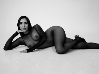 camslut fingering shaved pussy AnetteLawren