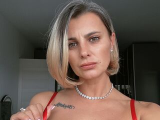 camgirl playing with sextoy AnishaBee