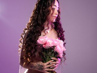 girl fingering pussy BellaClaire