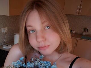 naked camgirl masturbating with vibrator BertaCheyne