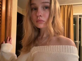 camgirl masturbating with vibrator BrittaneyCreitz