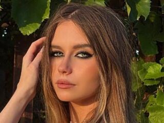 erotic webcam BrunaKiebler