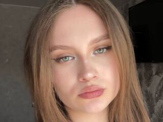 camgirl playing with sextoy CarylonPreis