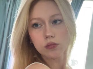 topless webcamgirl CeciliaWhithrock