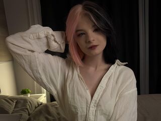 camgirl masturbating with sex toy ClaudineKrentz