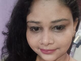 naked girl with webcam masturbating with vibrator CurvySoniya