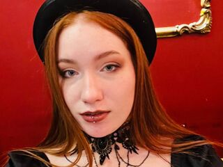 cam girl masturbating with dildo DevonaDarby