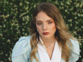 girl topless chat DrusillaPettet