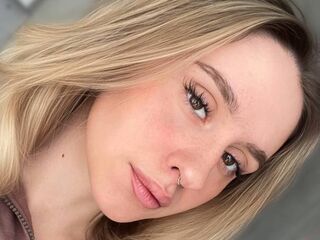 camgirl showing tits EllyDeMoon