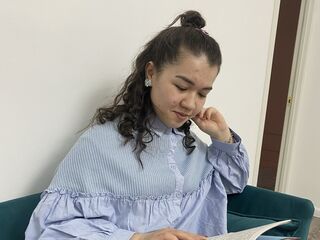 cam girl masturbating with vibrator EllyJames