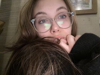 webcamgirl chat room EmilyLoven