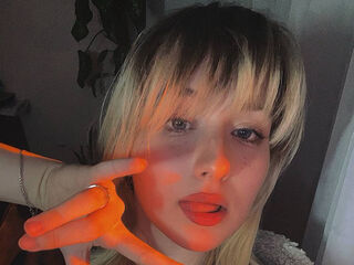 camgirl showing tits HanFiorini