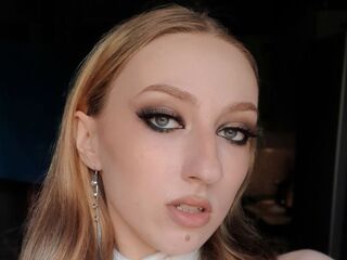 topless camgirl HenriettaFare