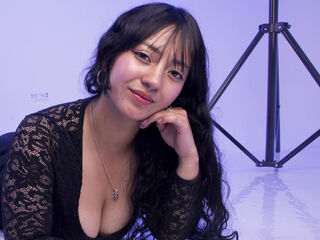 cam girl playing with sextoy IsabellaBot