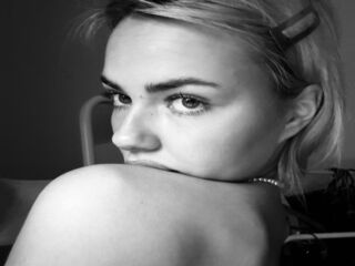 camgirl masturbating with sex toy JacintaPrincipe
