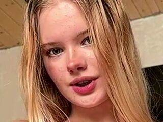 hot strip tease webcam JeannettaCeraos