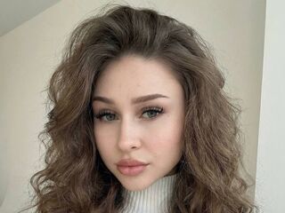 camgirl playing with dildo JunitaDroze