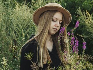 naked webcamgirl photo KarenLowe