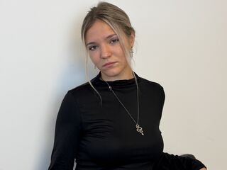 webcam babe KeiraTullier