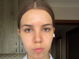 fingering webcamgirl KeiraWilby