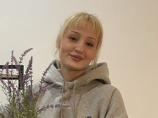 webcamgirl chatroom KyungMikes