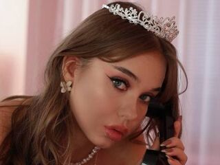 naughty cam girl fingering shaved pussy LeonardaYudell