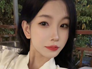 chat room webcam photo LianaWuy
