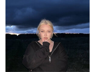 nude webcamgirl LitaBloom