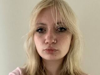 naked girl with webcam fingering pussy LoisBrindamour