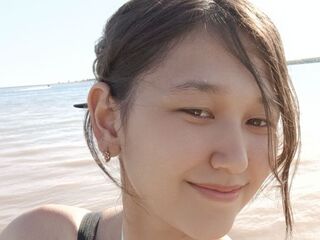 camslut showing tits LucreciaConsla