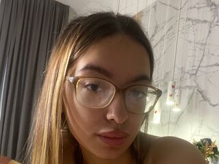 camwhore fingering shaved pussy MarianaPollack