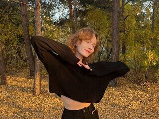 camgirl playing with dildo MarilynVoss