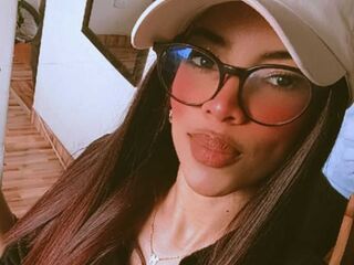 camgirl fingering bald pussy MeliRivers
