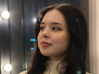 nude cam picture MikiPellon