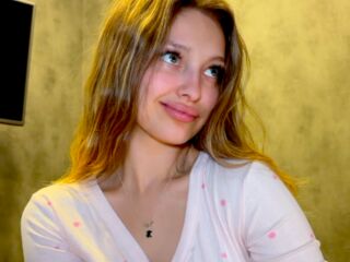 girl nude MileyWilson