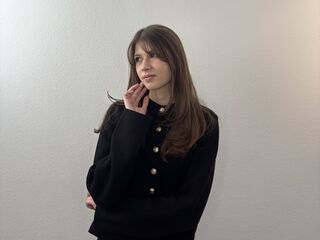 camslut fingering shaved pussy MonicaWohletz