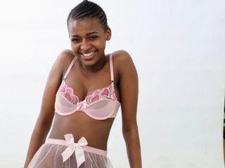 camslut topless NaomiBrookes