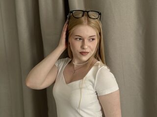 topless girl NikkiByous